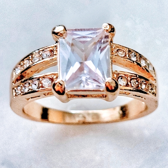 Jewelry - Golden Splendor Square Cut Diamond Gold Ring